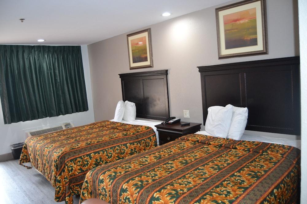 Deluxe INN photo 5