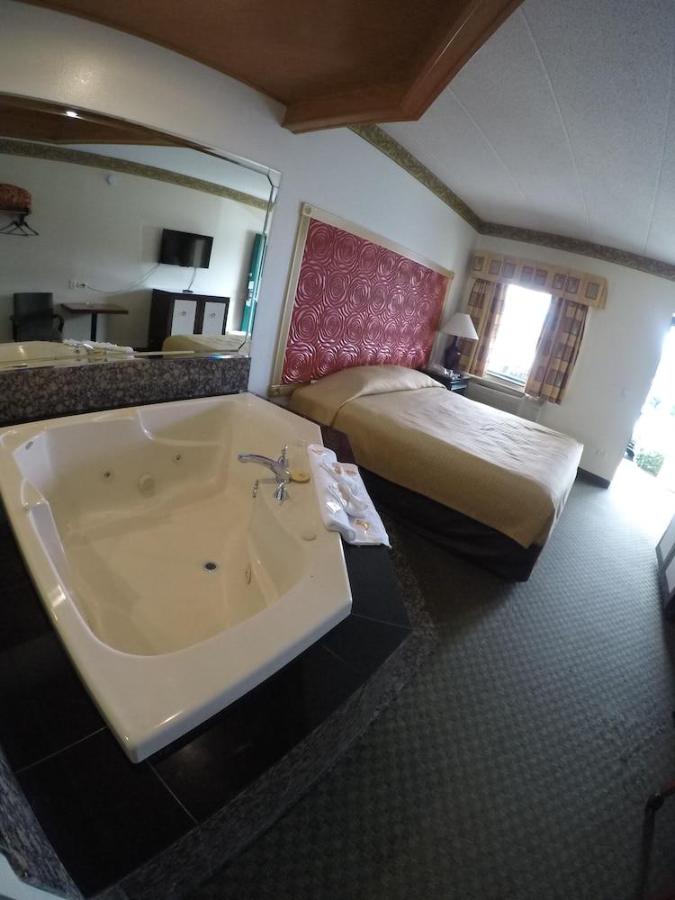 Luxe Inn and Suites photo 8
