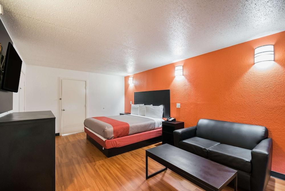 Motel 6 Houston, TX - Brookhollow photo 17