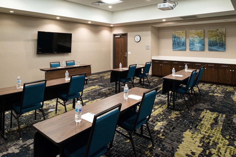 Hampton Inn & Suites Adrian photo 54