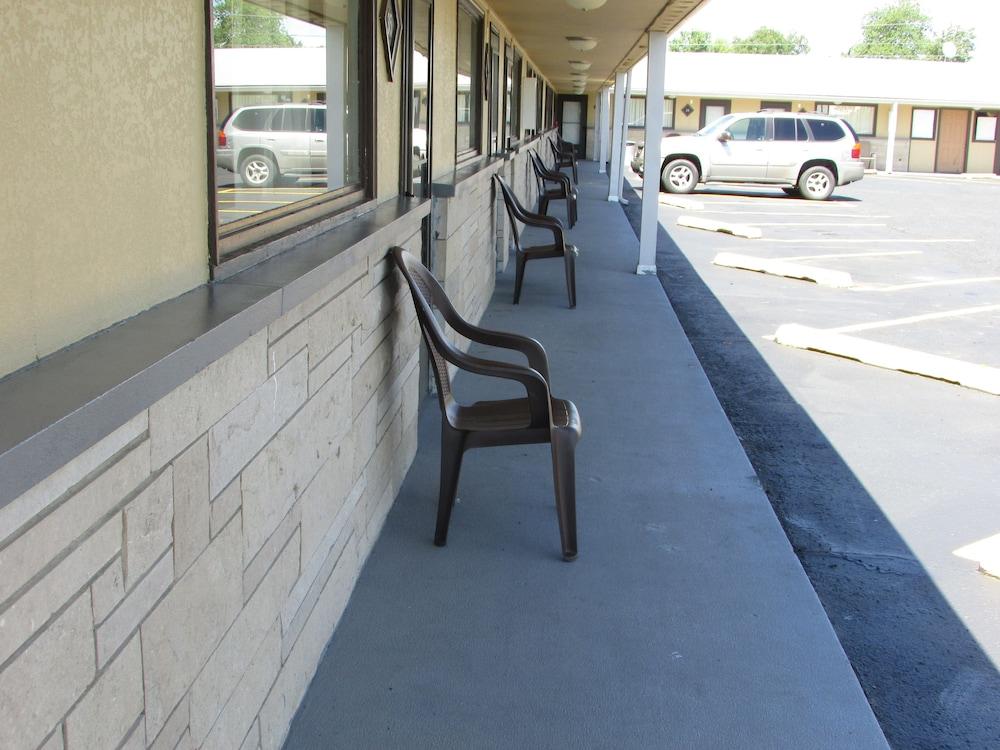 Gas Lite Motel photo 37