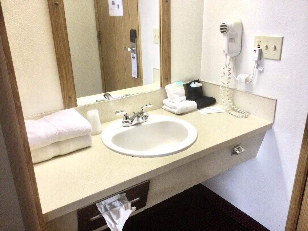 Affordable Inns photo 13