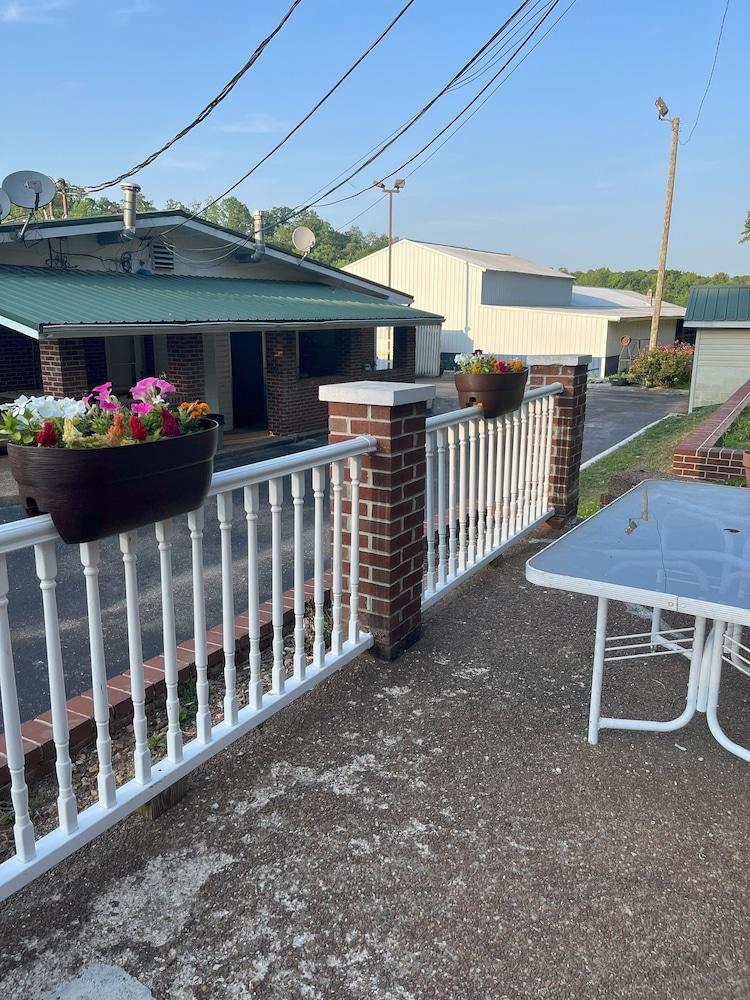 Pine Tree Inn photo 44