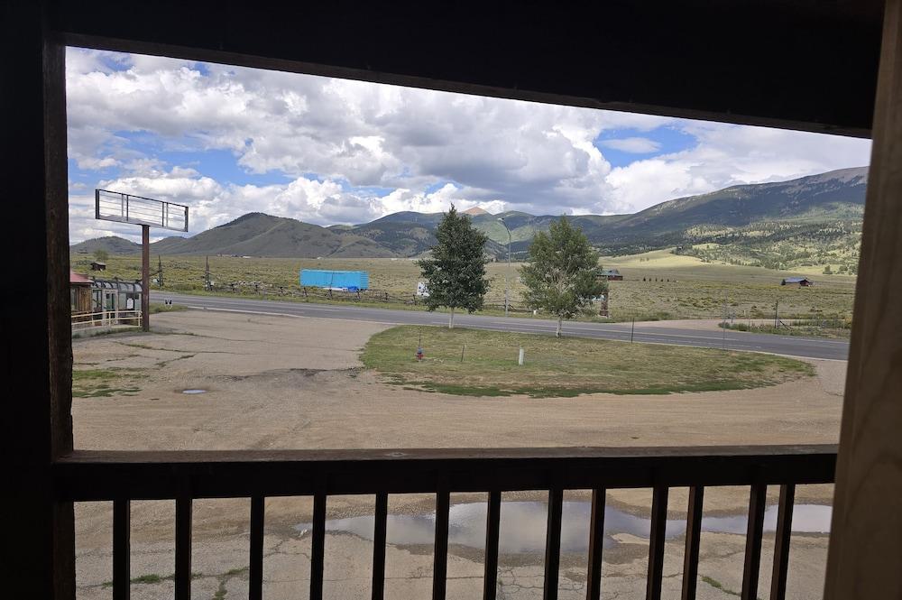 Econo Lodge Eagle Nest photo 4