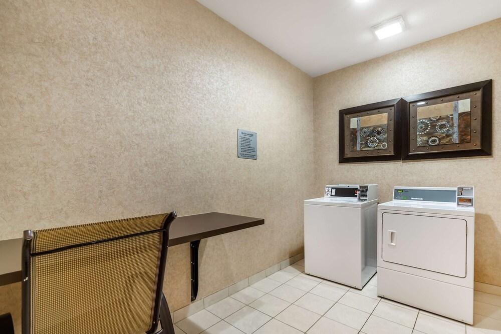 Best Western Plus Lytle Inn & Suites photo 15