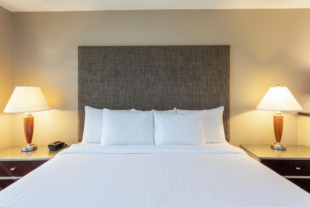 GrandStay Hotel & Suites - Waunakee photo 9