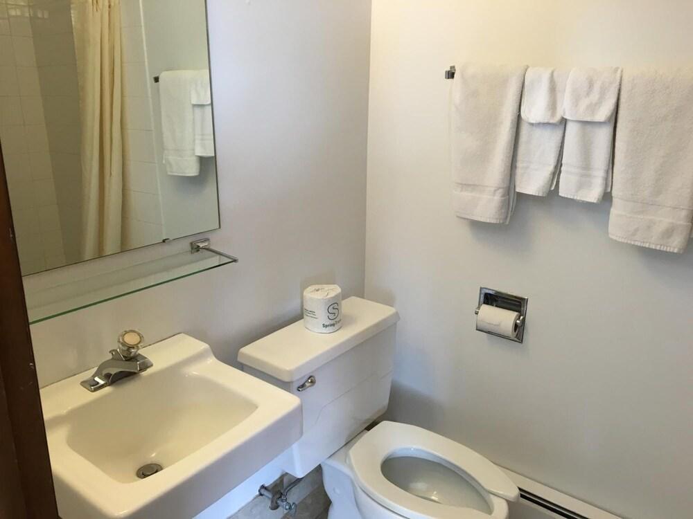 Coho Motel and Suites photo 21
