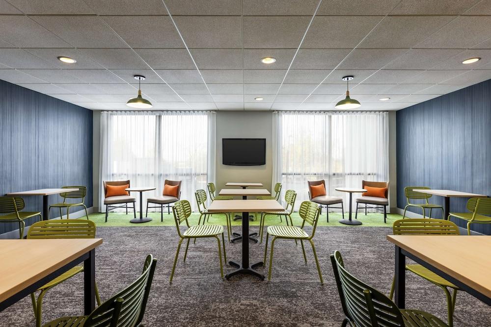 Spark by Hilton Germantown Washington DC North photo 33