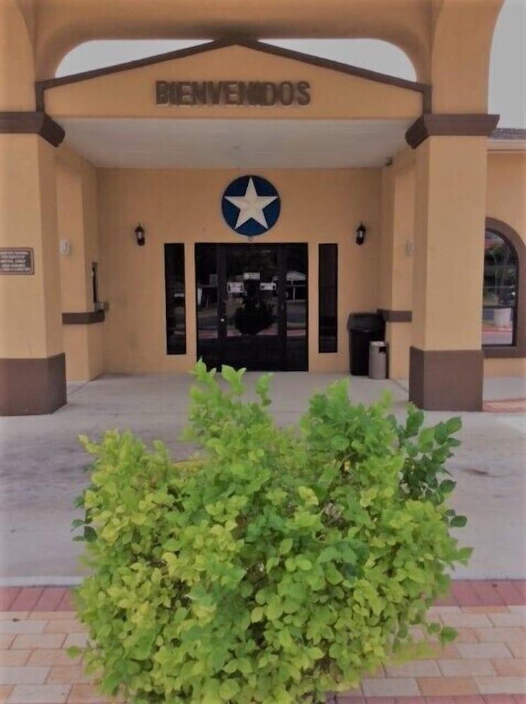 Texas Inn Weslaco photo 61