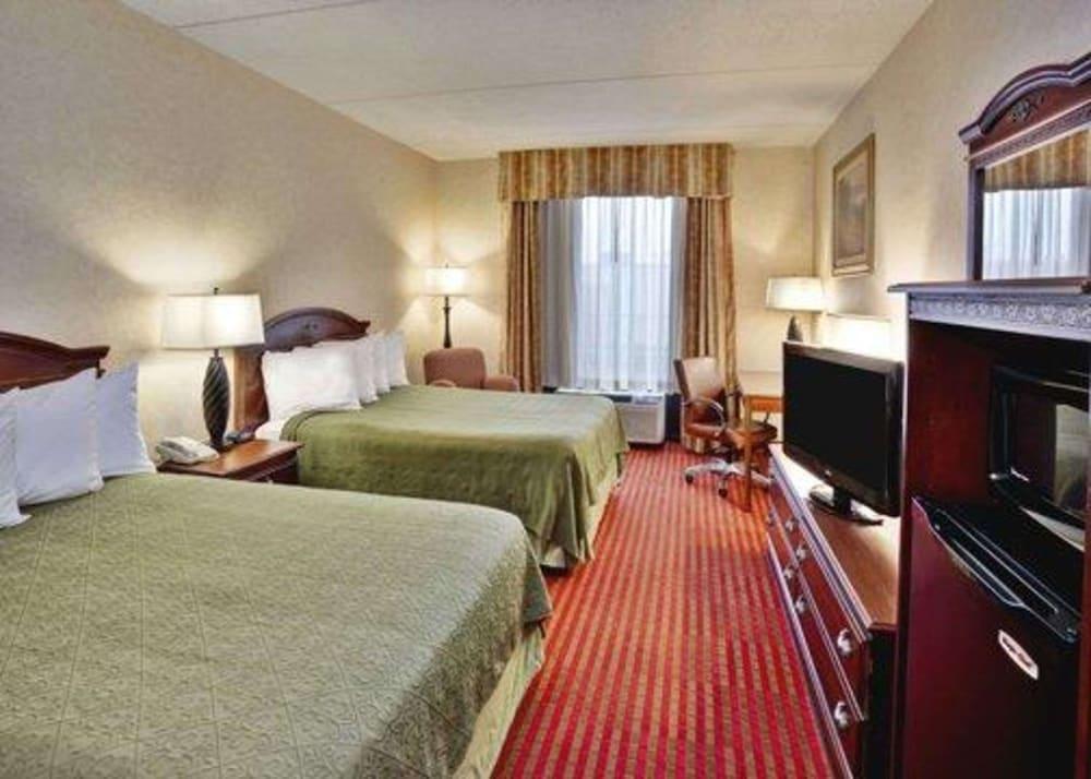 Quality Inn & Suites Somerset Downtown photo 2
