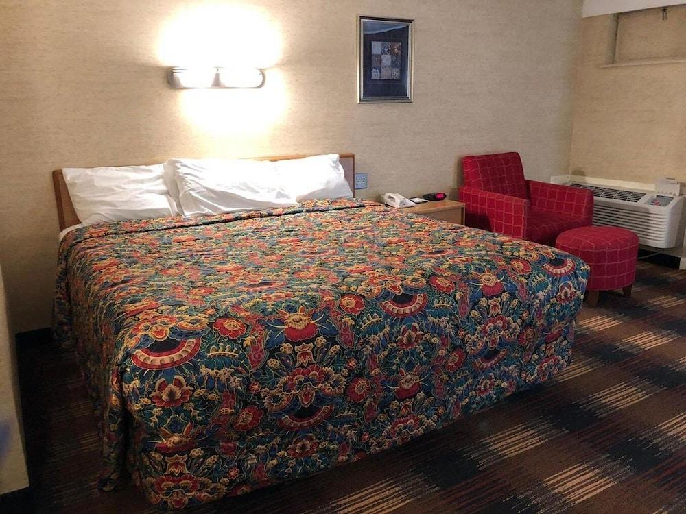 Red Carpet Inn North Syracuse photo 3