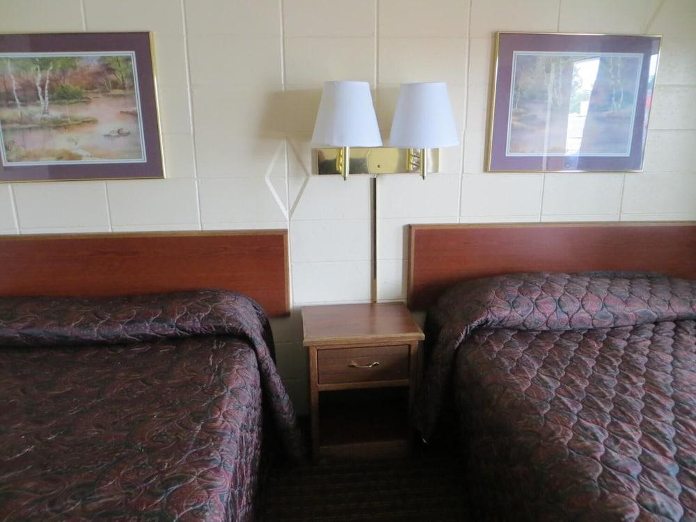 Broadway Inn photo 7