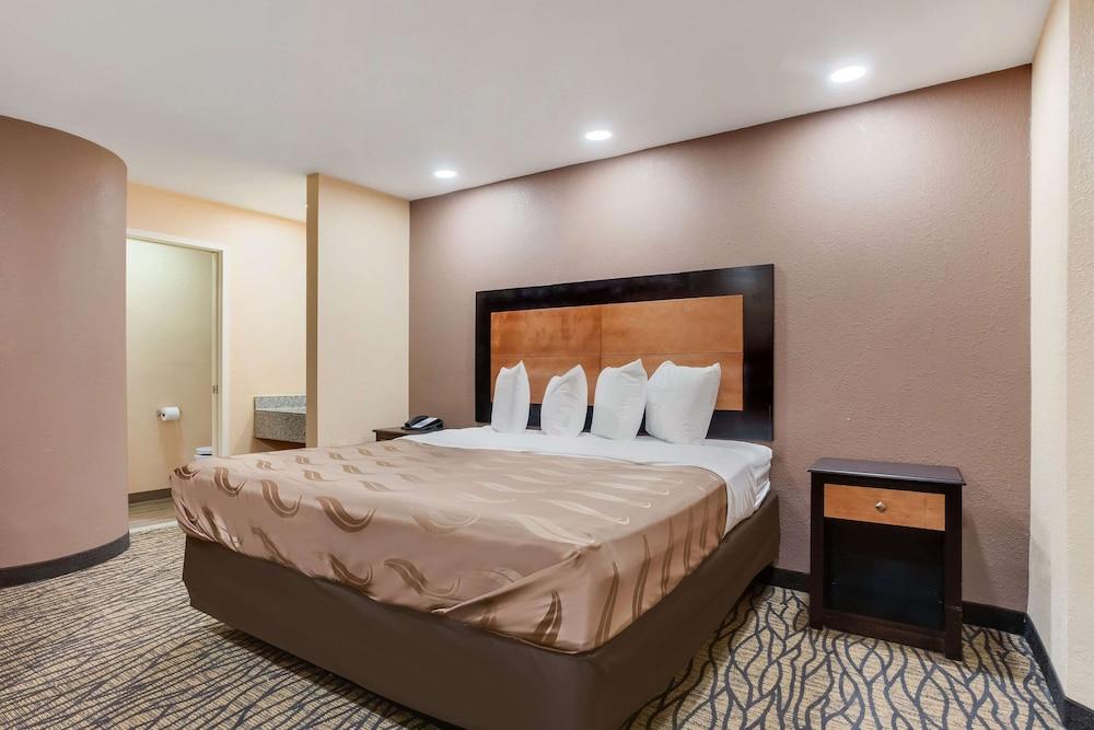 Quality Inn Lees Summit - Kansas City photo 14