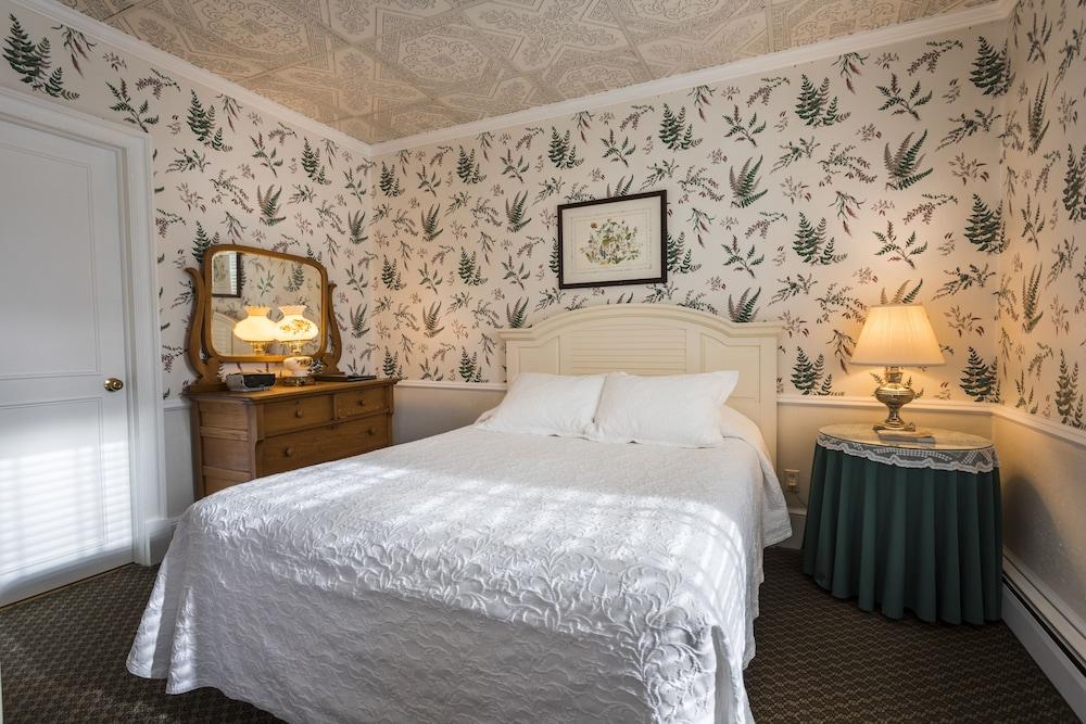 Stafford's Bay View Inn photo 9