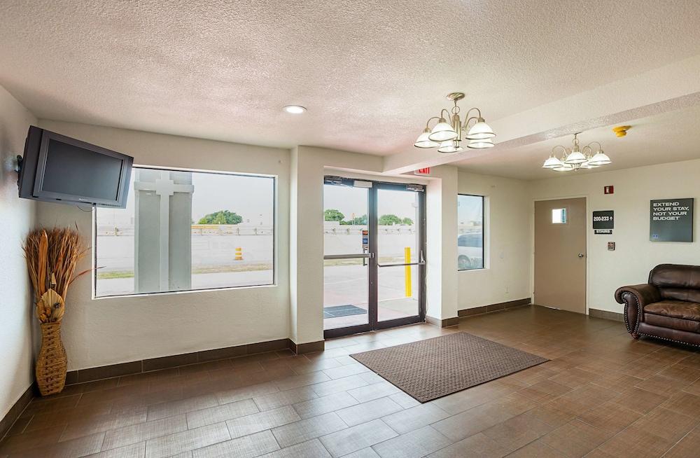 Studio 6 Fort Worth, TX - Meacham photo 2