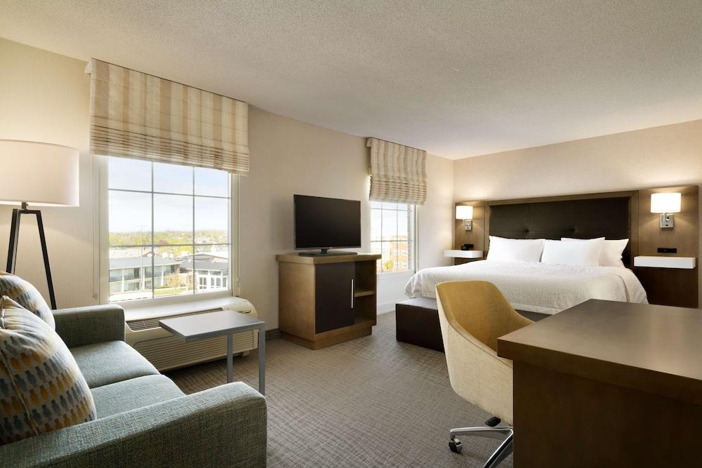 Hampton Inn & Suites Newport/Middletown photo 29