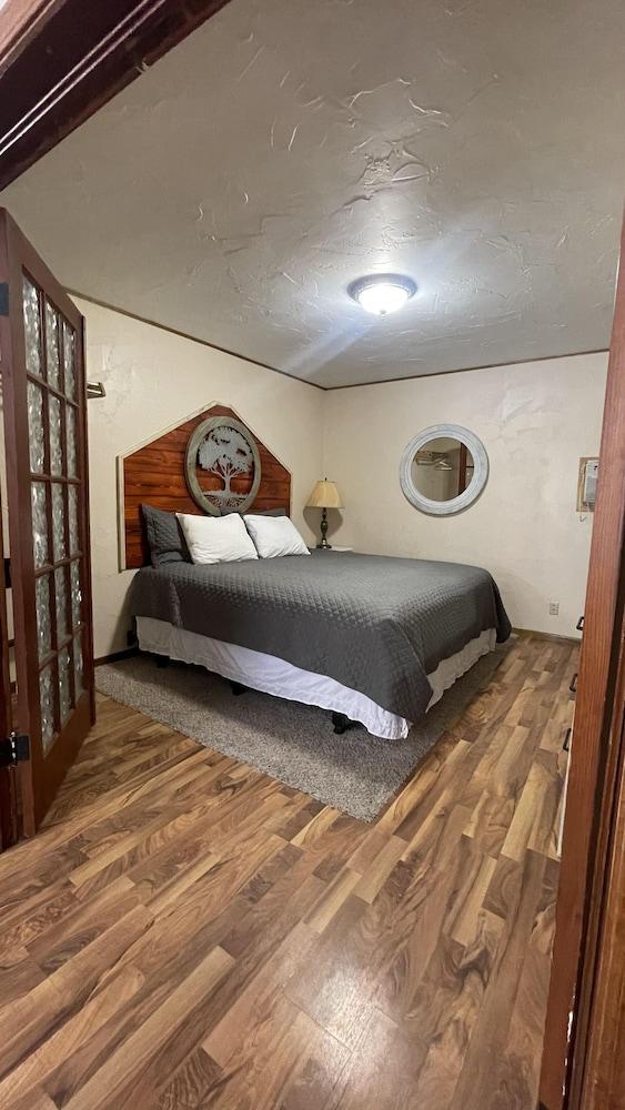 Cedar Wood Inn photo 2