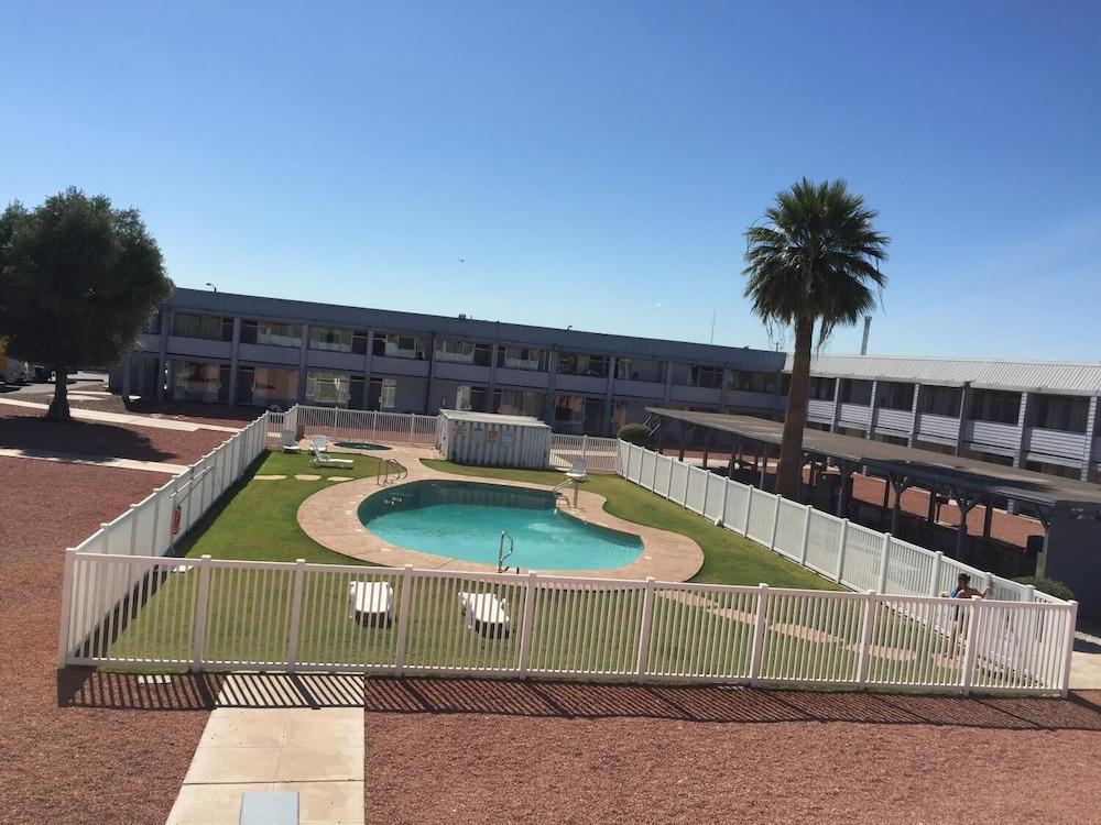 E-Z 8 Motel Phoenix Airporter photo 22