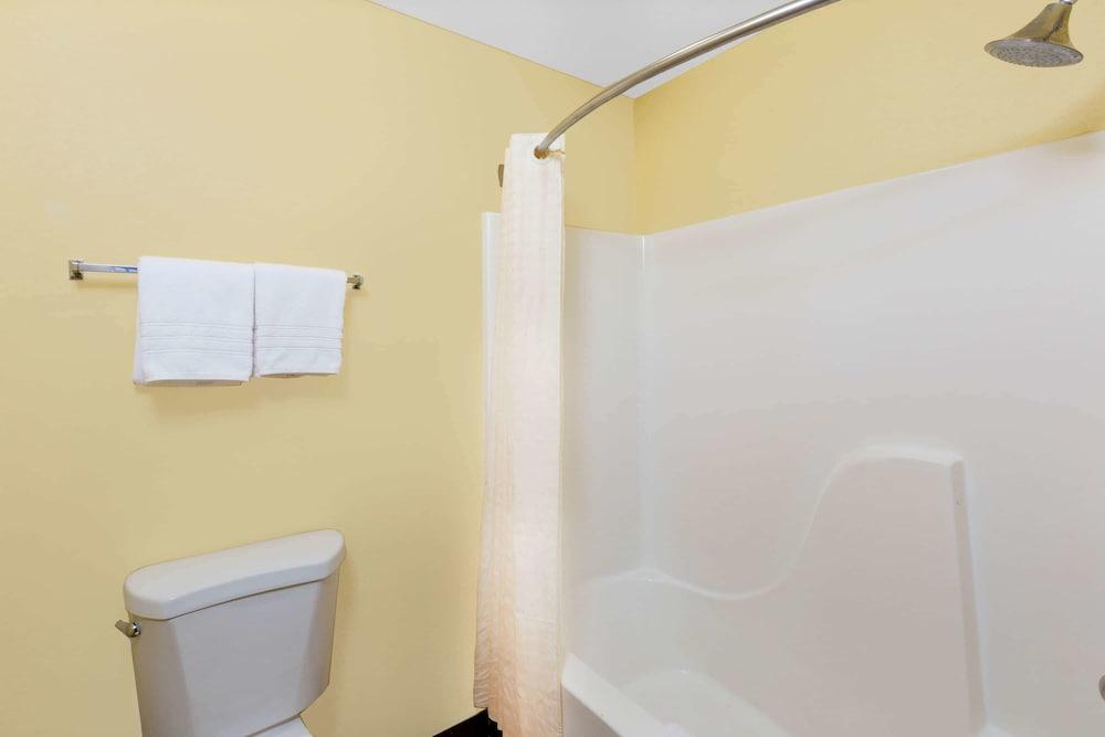 Days Inn by Wyndham Chillicothe photo 34