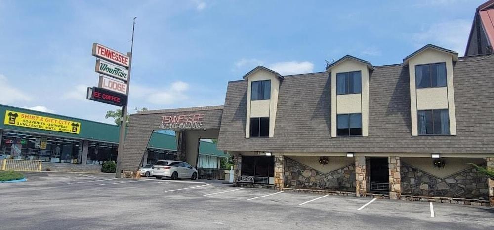 Tennessee Mountain Lodge Riverside by OYO photo 1
