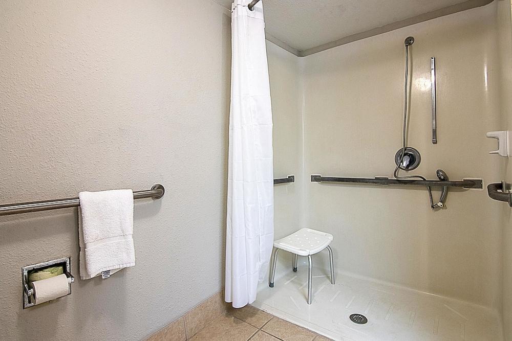 Econo Lodge photo 7
