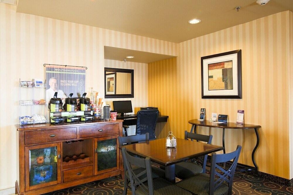 Cobblestone Inn & Suites photo 19