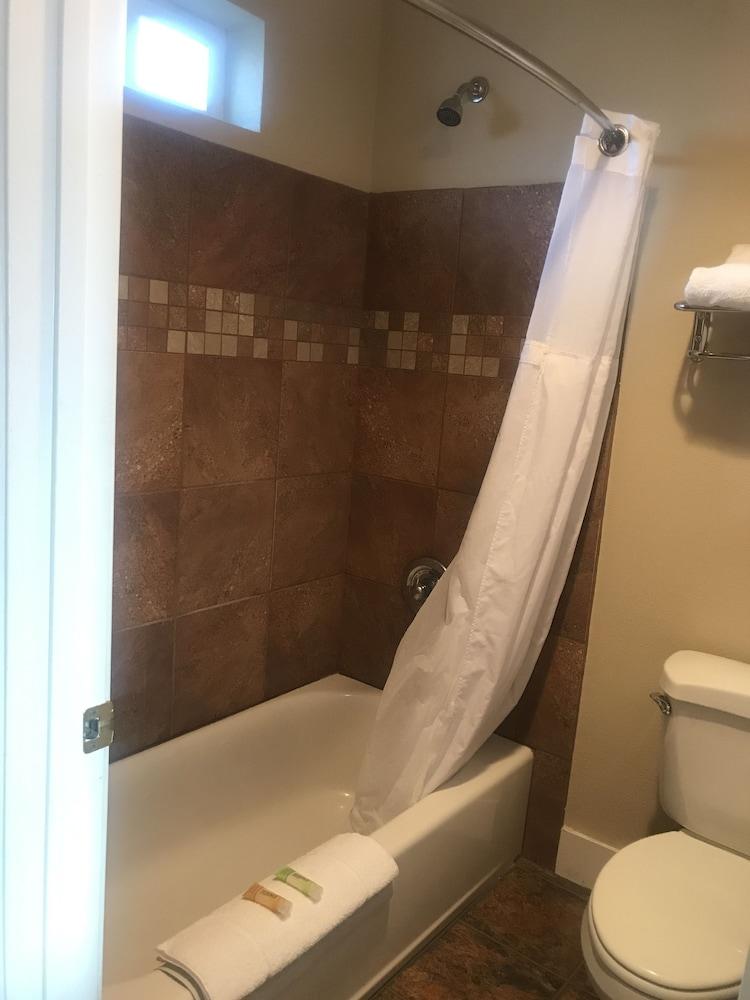 Morgan Inn And Suites photo 57