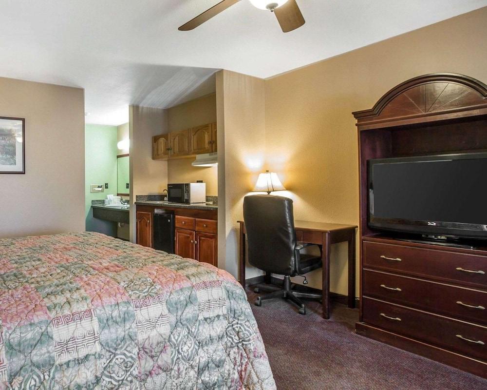 Quality Inn & Suites Cameron Park Shingle Springs photo 24