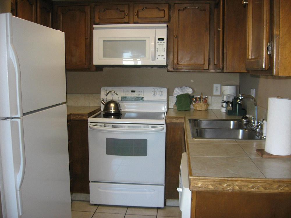 Beachcomber Inn photo 74