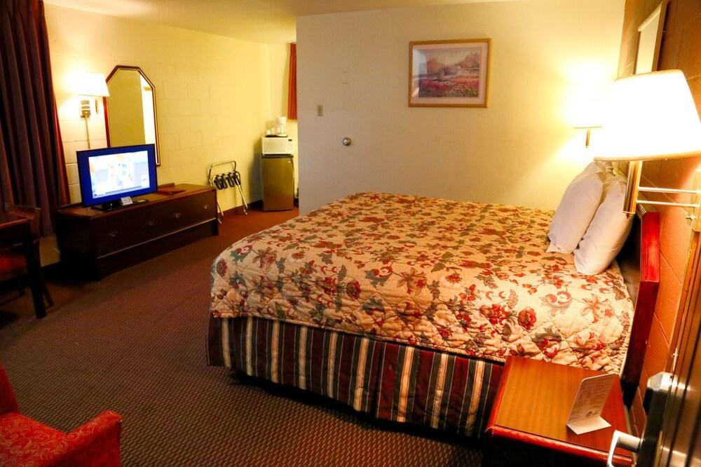 Economy Inn photo 10