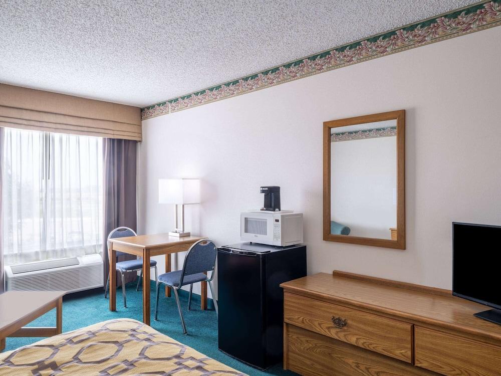 Baymont by Wyndham Limon photo 52