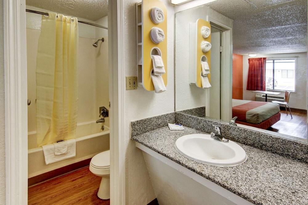 Motel 6 Union City, GA - Atlanta Airport photo 12