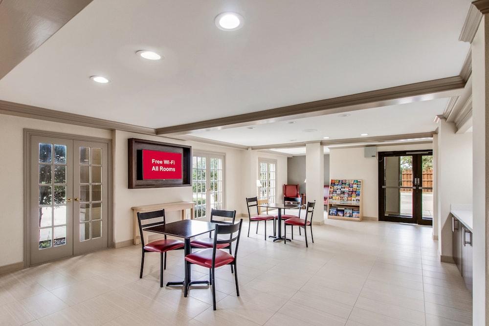 Red Roof Inn PLUS+ Dallas – Addison photo 4