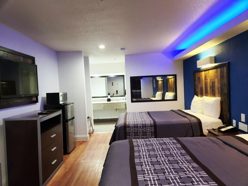 Express Inn Tomball photo 8