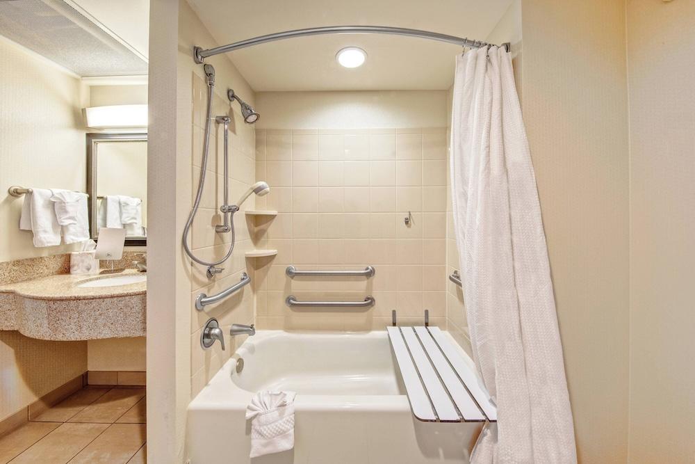 Courtyard by Marriott Kansas City Country Club Plaza photo 17