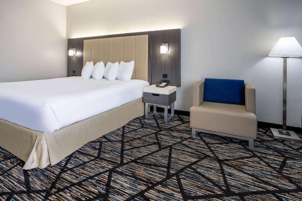 Baymont by Wyndham La Vergne/Nashville I-24 East photo 7
