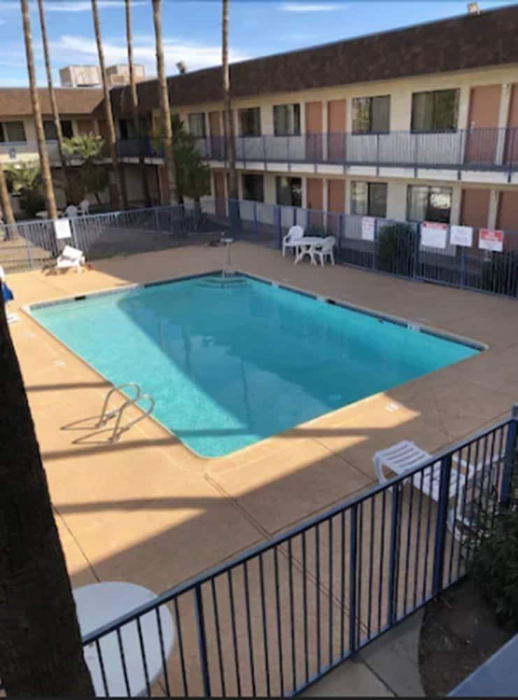 Super Inn Tucson photo 2