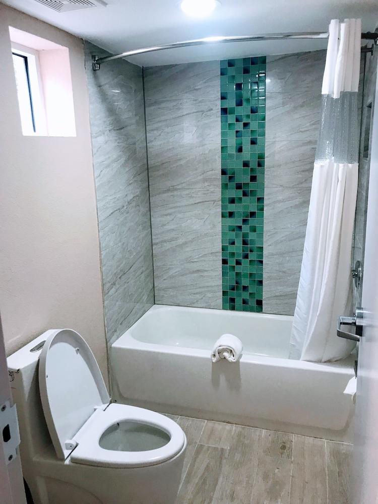 Tropical Inn & Suites photo 84