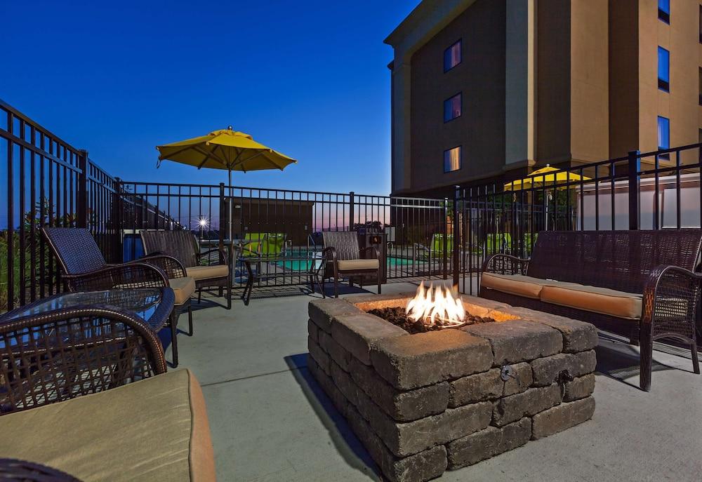 Hampton Inn Marion photo 29