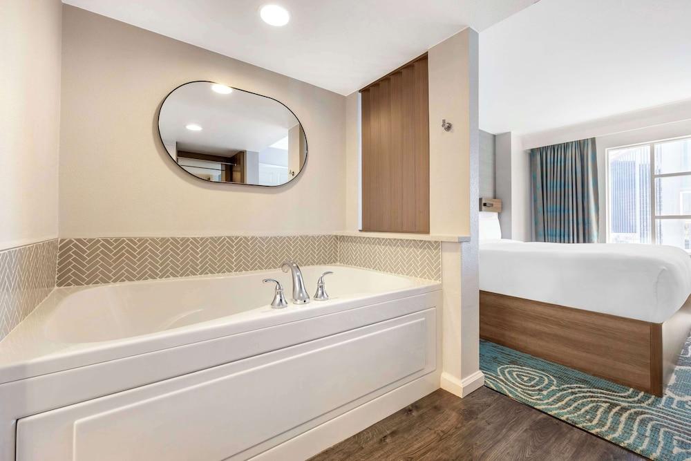 Hilton Grand Vacations Club Paradise Las Vegas photo 8