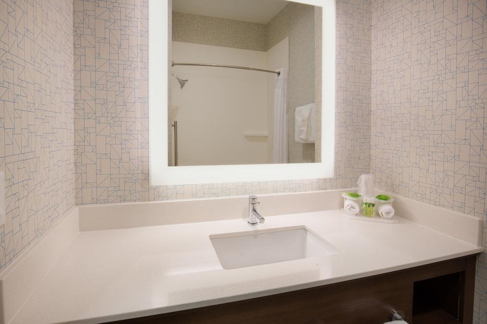 Holiday Inn Express & Suites Pahrump by IHG photo 9