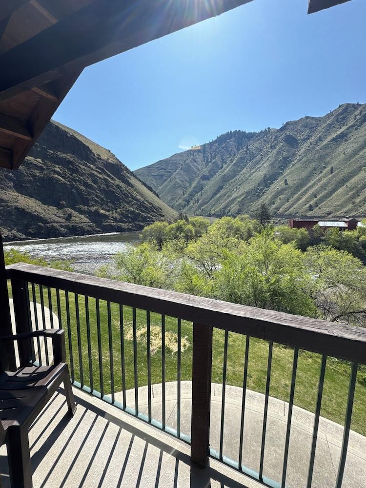 Salmon Rapids Lodge photo 12