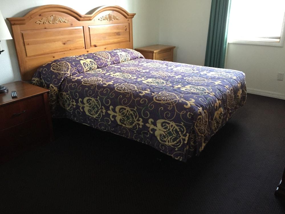 Travelers Inn photo 2