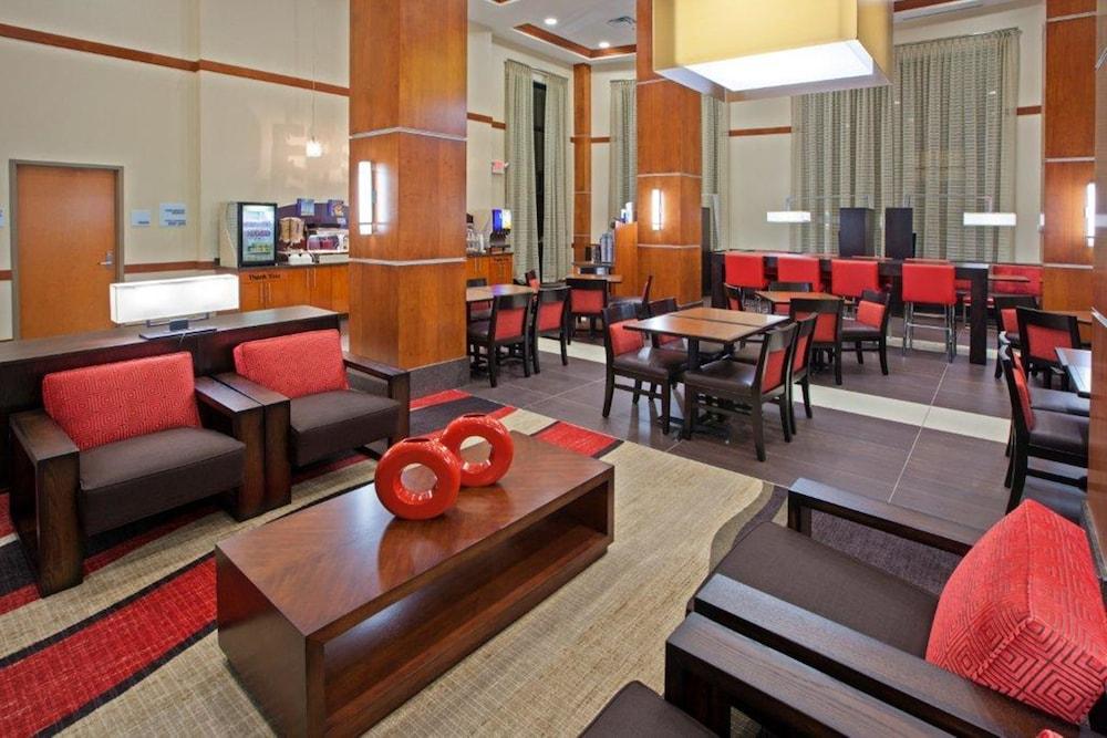 Holiday Inn Express and Suites Columbus Edinburgh by IHG photo 16