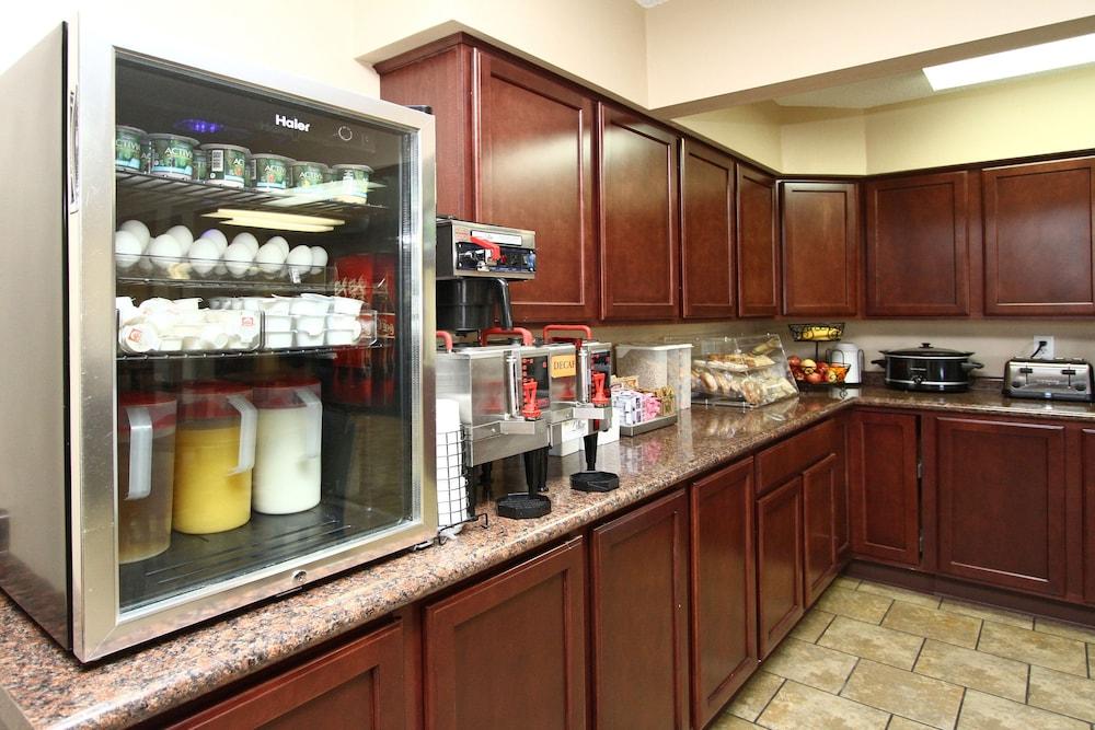 New Victorian Inn and Suites photo 31