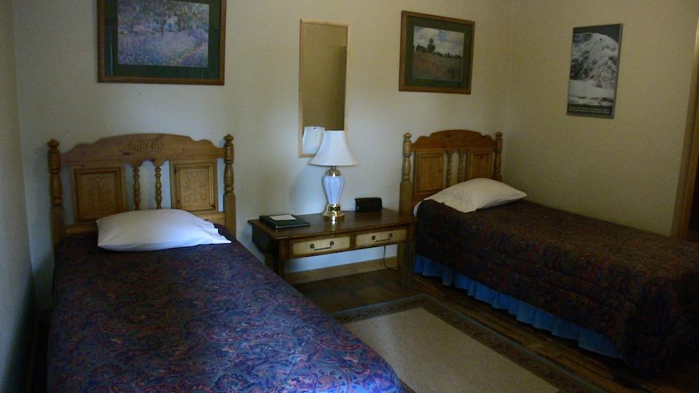 Whittaker's Motel & Historic Bunkhouse photo 61