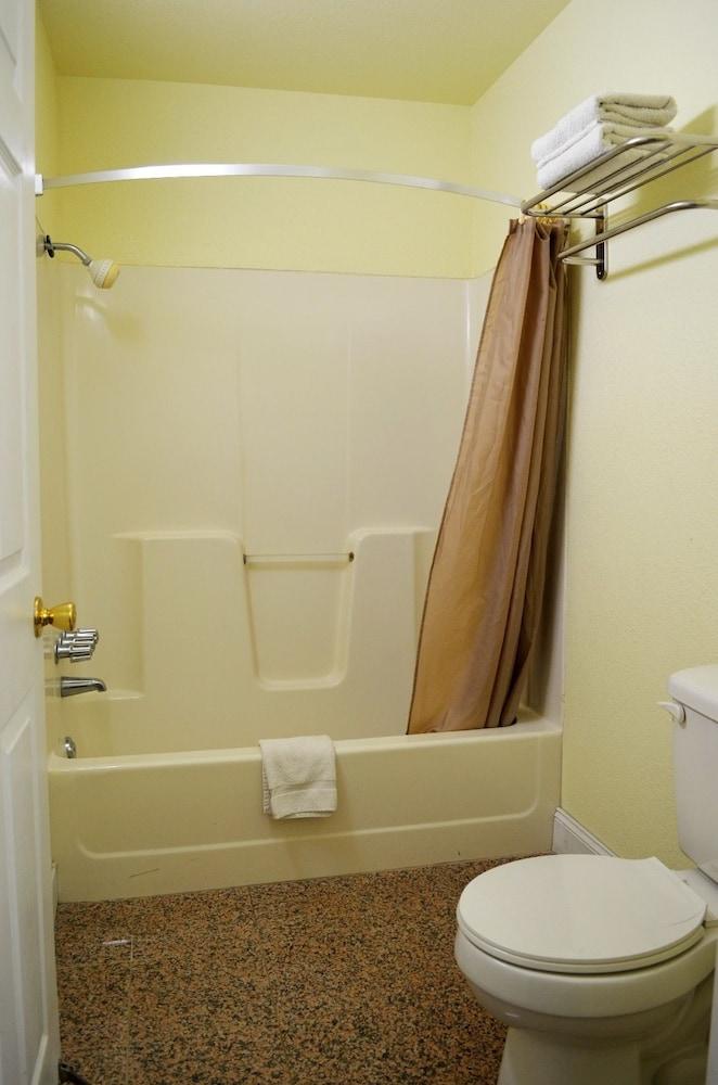 Budget inn photo 11