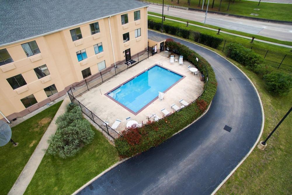 GreenTree Inn Houston IAH Airport photo 2