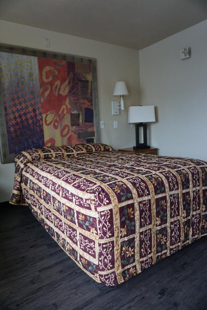 Econo Lodge San Antonio Northeast I-35 photo 5