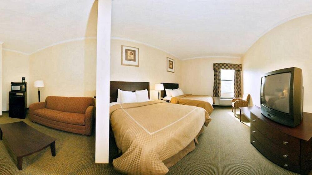 Quality Suites Jeffersonville - Louisville North photo 19